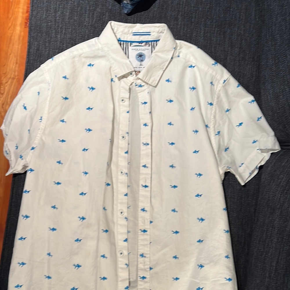 Short Sleeved Button Down Shirt with Fish Print - Men’s M